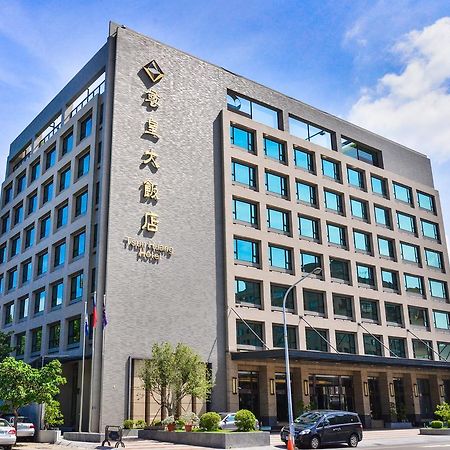 Tsun Huang Hotel Chiayi City Exterior photo