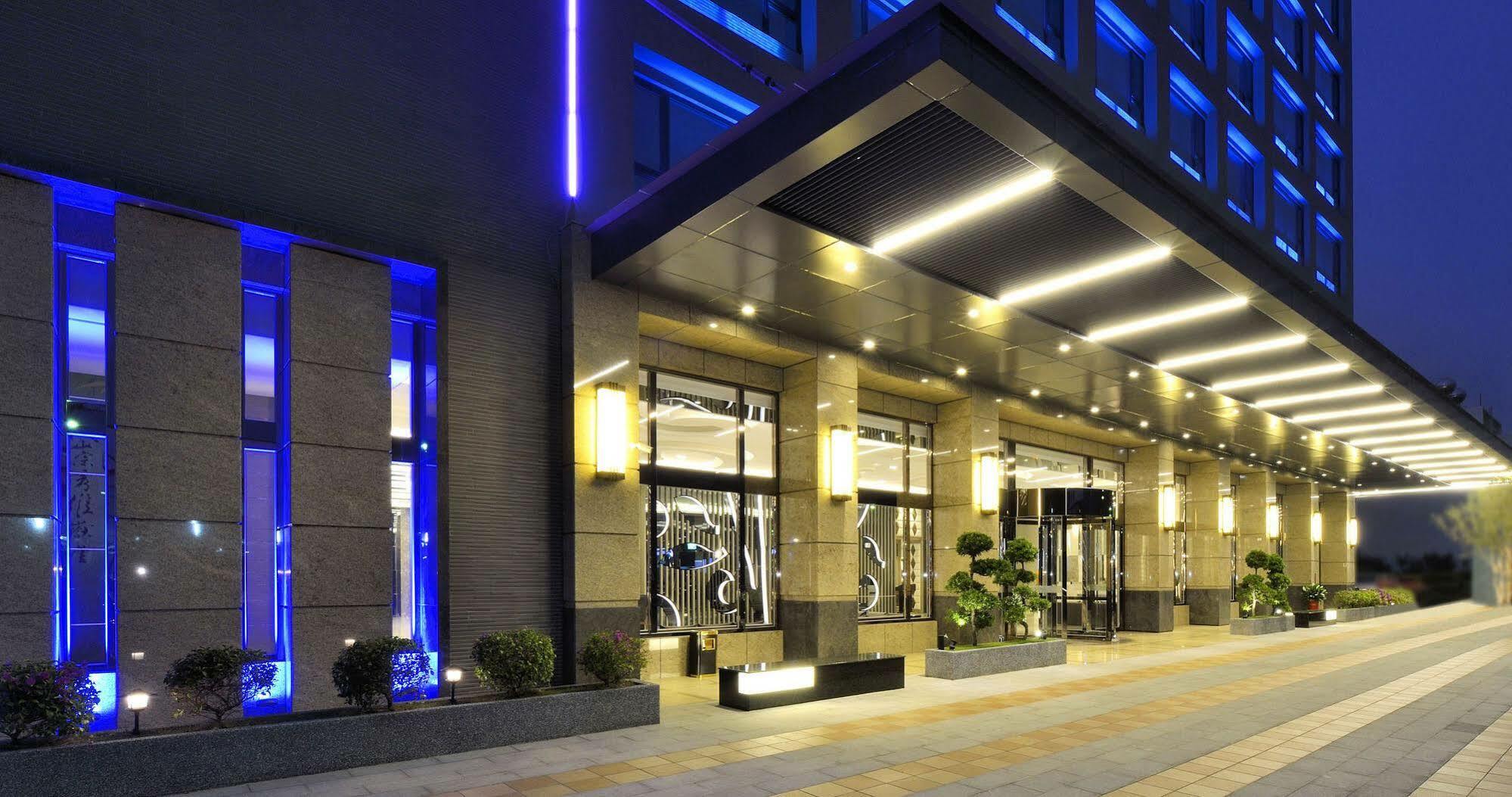 Tsun Huang Hotel Chiayi City Exterior photo