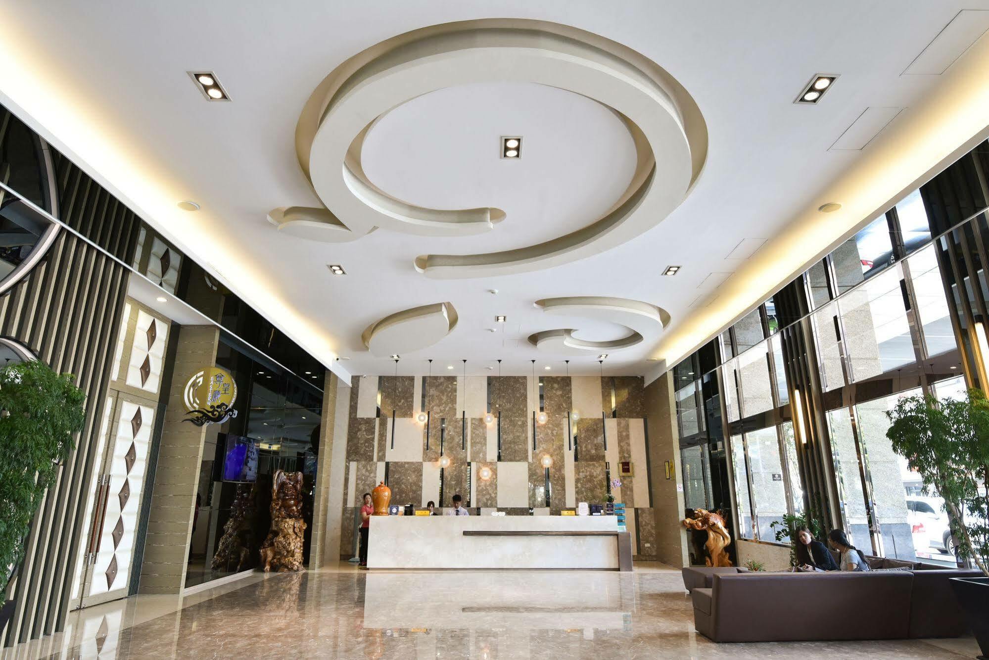 Tsun Huang Hotel Chiayi City Exterior photo