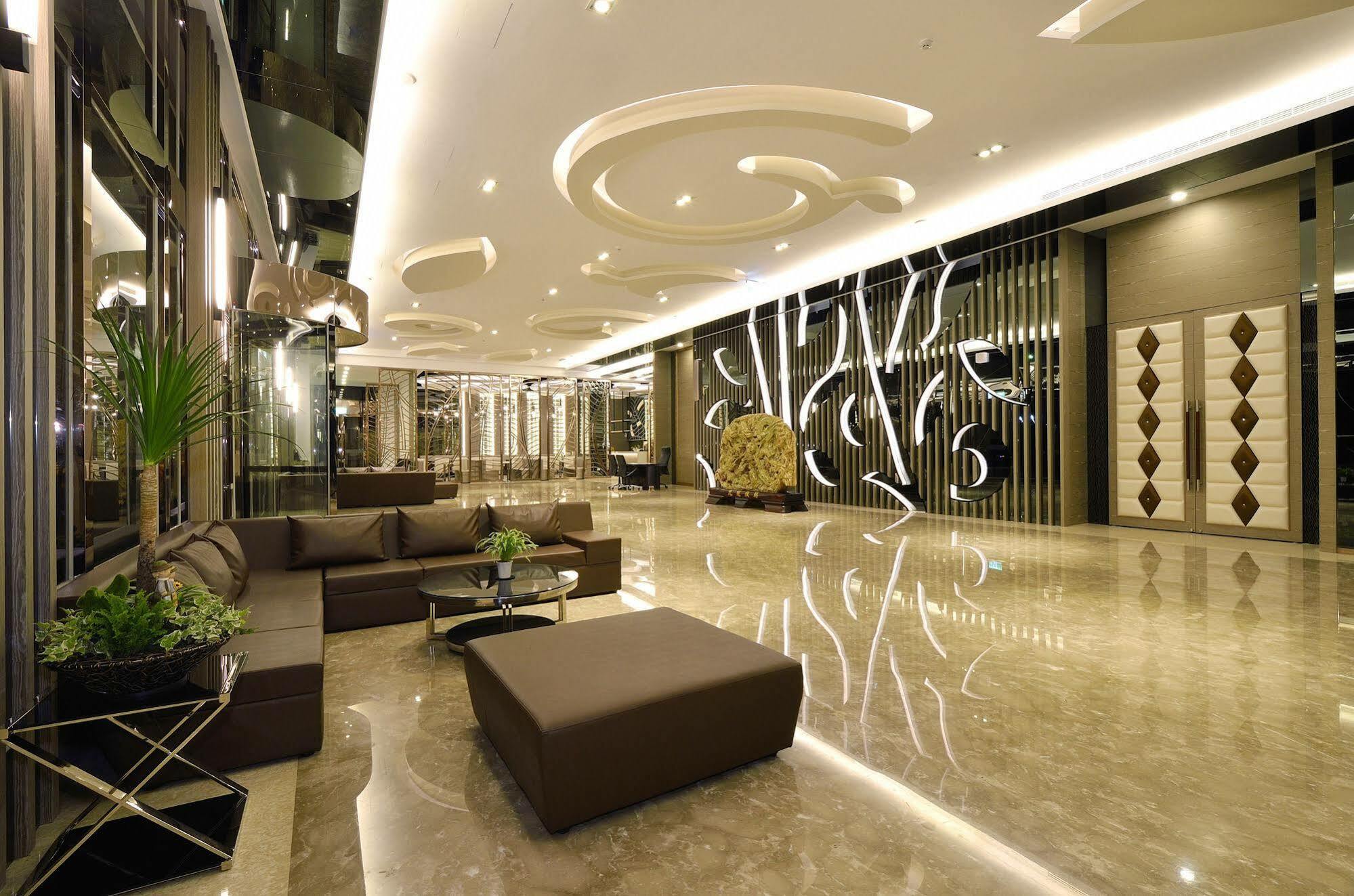 Tsun Huang Hotel Chiayi City Exterior photo